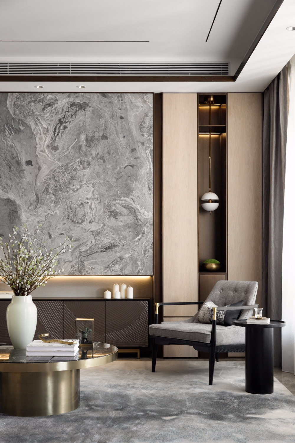 What type of wallpaper is in style?