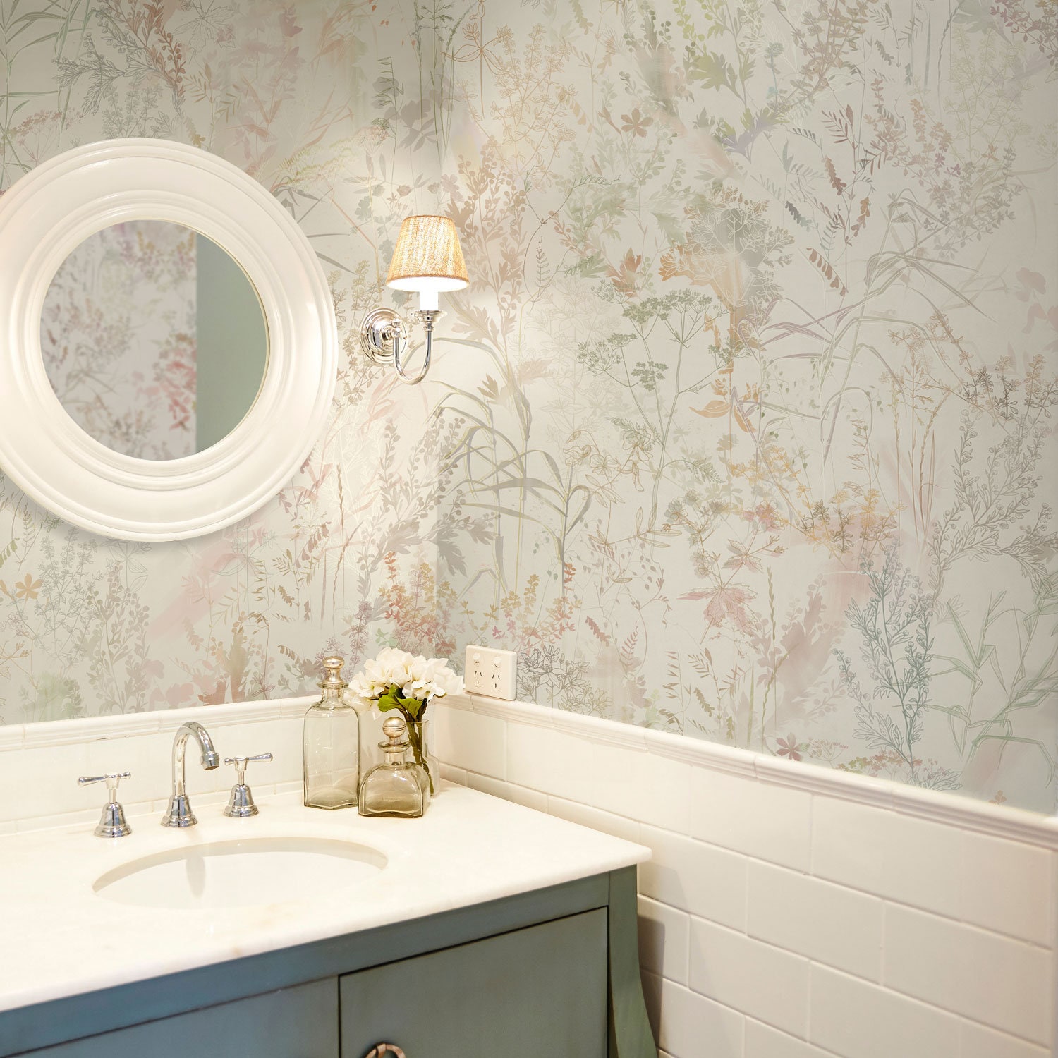 Can vinyl wallpaper be used in a shower?